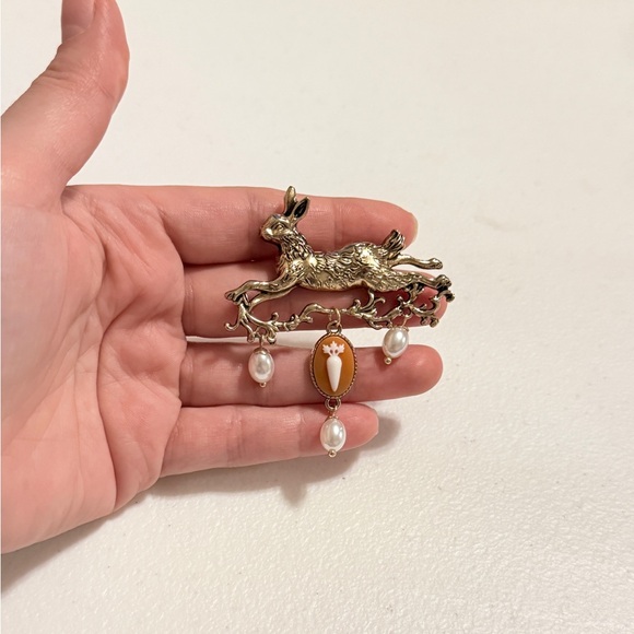 Vintage Gold Rabbit Brooch with Pearls - Picture 4 of 7